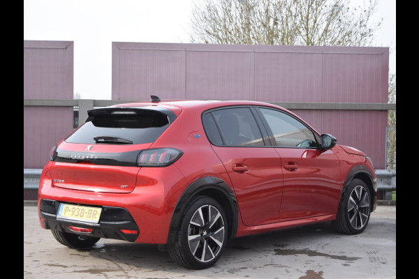 Peugeot e-208 EV GT Pack 50 kWh SOH 91% | ACHTERUITRIJCAMERA MET SENSOREN | NAVI & CARPLAY | E.C.C. |