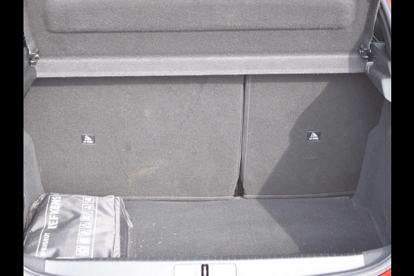 Peugeot e-208 EV GT Pack 50 kWh SOH 91% | ACHTERUITRIJCAMERA MET SENSOREN | NAVI & CARPLAY | E.C.C. |