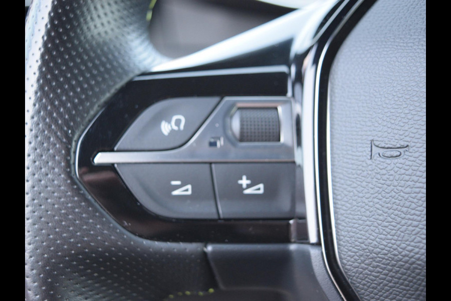 Peugeot e-208 EV GT Pack 50 kWh SOH 91% | ACHTERUITRIJCAMERA MET SENSOREN | NAVI & CARPLAY | E.C.C. |