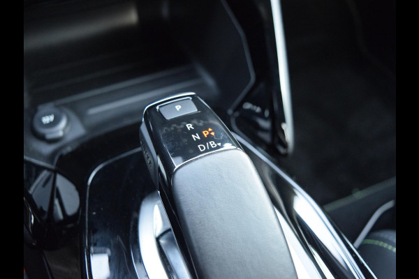 Peugeot e-208 EV GT Pack 50 kWh SOH 91% | ACHTERUITRIJCAMERA MET SENSOREN | NAVI & CARPLAY | E.C.C. |