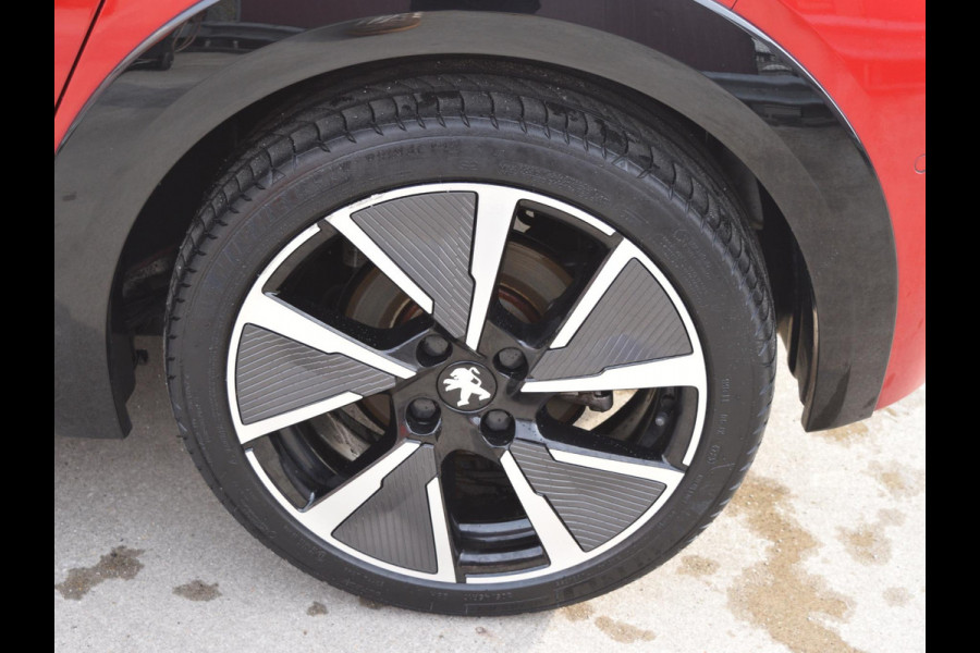 Peugeot e-208 EV GT Pack 50 kWh SOH 91% | ACHTERUITRIJCAMERA MET SENSOREN | NAVI & CARPLAY | E.C.C. |