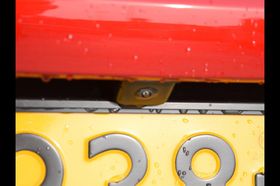 Peugeot e-208 EV GT Pack 50 kWh SOH 91% | ACHTERUITRIJCAMERA MET SENSOREN | NAVI & CARPLAY | E.C.C. |