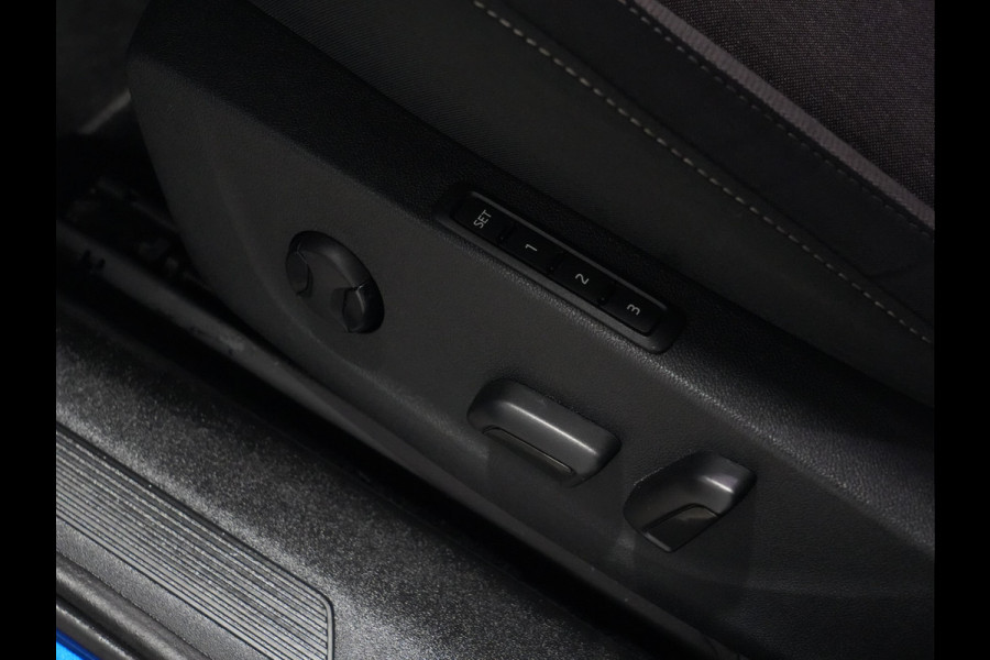 Škoda ENYAQ iV 80 First Edition Panorama Wegkl. trekhaak Navigatie Stoel/Stuurverwarming 244