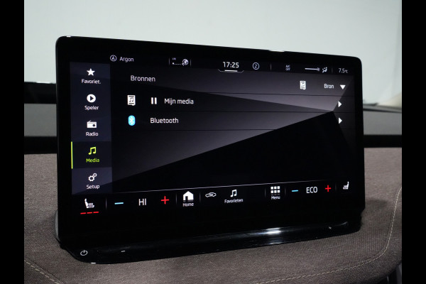 Škoda ENYAQ iV 80 First Edition Panorama Wegkl. trekhaak Navigatie Stoel/Stuurverwarming 244