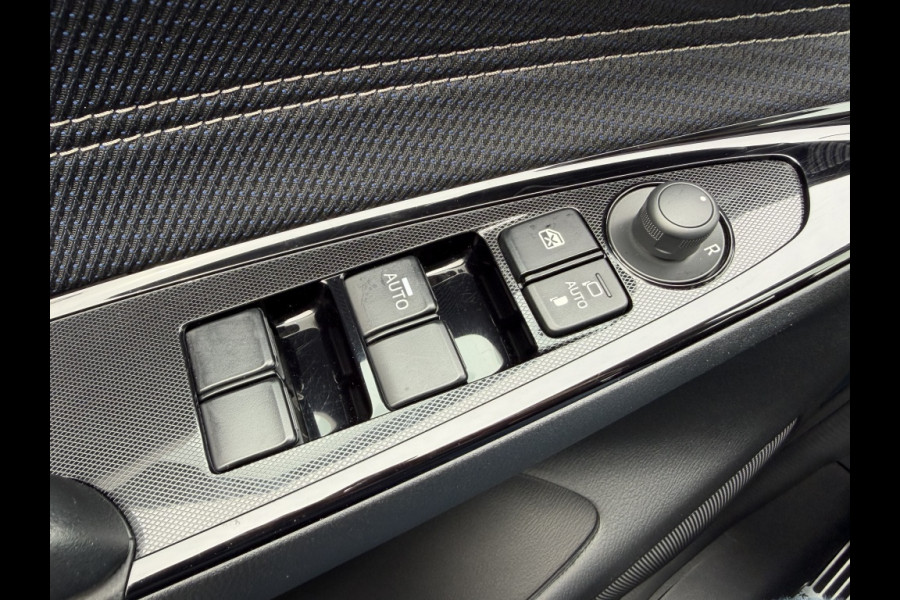 Mazda 2 1.5 Skyact-G Luxury NAVI! KEYLESS! CRUISE! NAP! HUD!