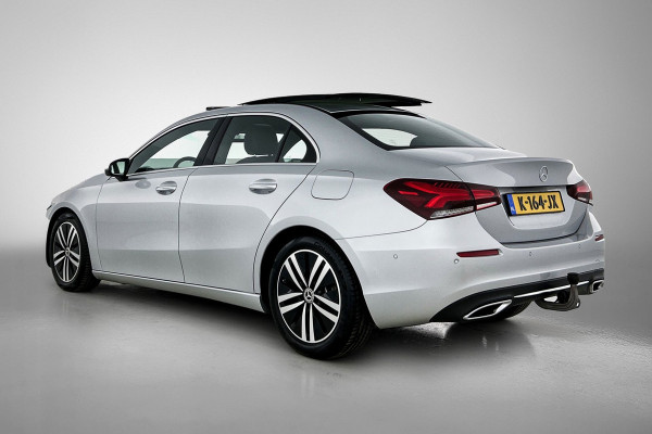 Mercedes-Benz A-Klasse 200 Business Solution Luxury(NL-auto, Dealer OnderH, Panorama, SfeerV, Elect Stoelen, StoelV, Camera, Etc