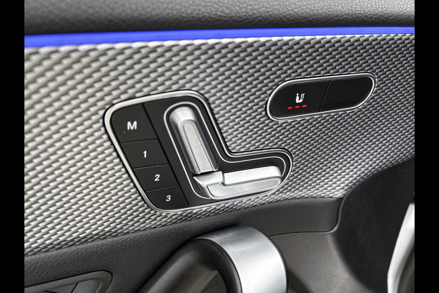 Mercedes-Benz A-Klasse 200 Business Solution Luxury(NL-auto, Dealer OnderH, Panorama, SfeerV, Elect Stoelen, StoelV, Camera, Etc