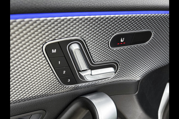 Mercedes-Benz A-Klasse 200 Business Solution Luxury(NL-auto, Dealer OnderH, Panorama, SfeerV, Elect Stoelen, StoelV, Camera, Etc