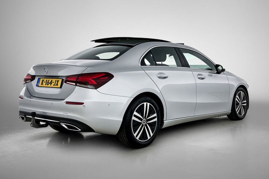 Mercedes-Benz A-Klasse 200 Business Solution Luxury(NL-auto, Dealer OnderH, Panorama, SfeerV, Elect Stoelen, StoelV, Camera, Etc