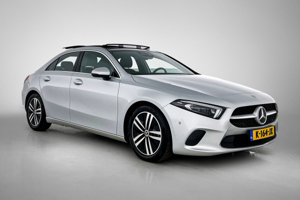 Mercedes-Benz A-Klasse 200 Business Solution Luxury(NL-auto, Dealer OnderH, Panorama, SfeerV, Elect Stoelen, StoelV, Camera, Etc