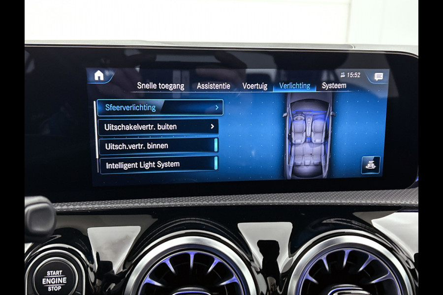 Mercedes-Benz A-Klasse 200 Business Solution Luxury(NL-auto, Dealer OnderH, Panorama, SfeerV, Elect Stoelen, StoelV, Camera, Etc