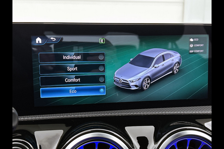 Mercedes-Benz A-Klasse 200 Business Solution Luxury(NL-auto, Dealer OnderH, Panorama, SfeerV, Elect Stoelen, StoelV, Camera, Etc