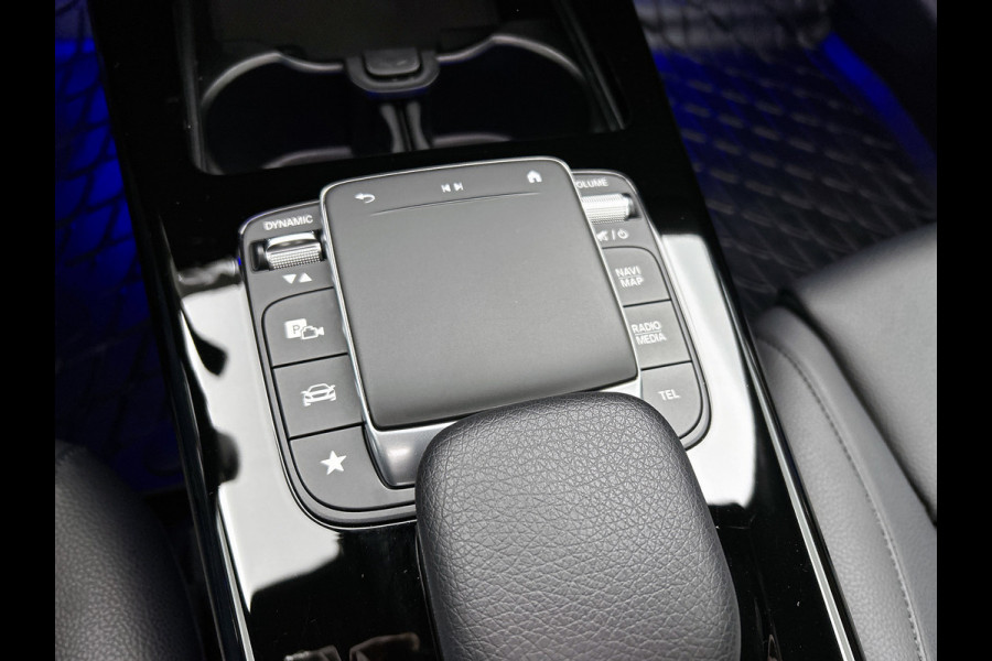 Mercedes-Benz A-Klasse 200 Business Solution Luxury(NL-auto, Dealer OnderH, Panorama, SfeerV, Elect Stoelen, StoelV, Camera, Etc