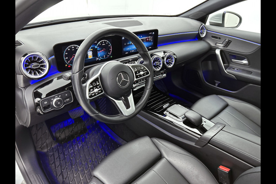Mercedes-Benz A-Klasse 200 Business Solution Luxury(NL-auto, Dealer OnderH, Panorama, SfeerV, Elect Stoelen, StoelV, Camera, Etc