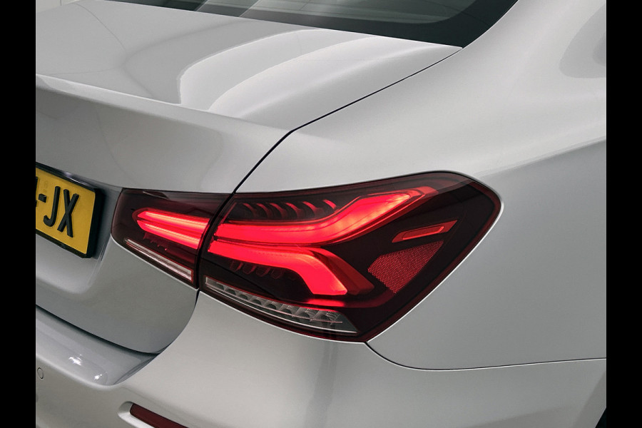 Mercedes-Benz A-Klasse 200 Business Solution Luxury(NL-auto, Dealer OnderH, Panorama, SfeerV, Elect Stoelen, StoelV, Camera, Etc