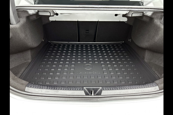 Mercedes-Benz A-Klasse 200 Business Solution Luxury(NL-auto, Dealer OnderH, Panorama, SfeerV, Elect Stoelen, StoelV, Camera, Etc