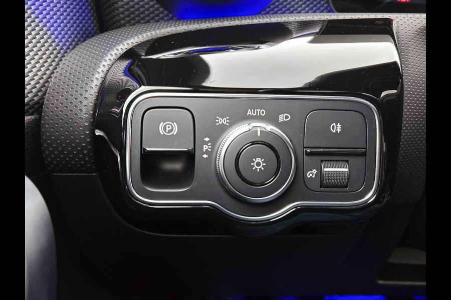Mercedes-Benz A-Klasse 200 Business Solution Luxury(NL-auto, Dealer OnderH, Panorama, SfeerV, Elect Stoelen, StoelV, Camera, Etc
