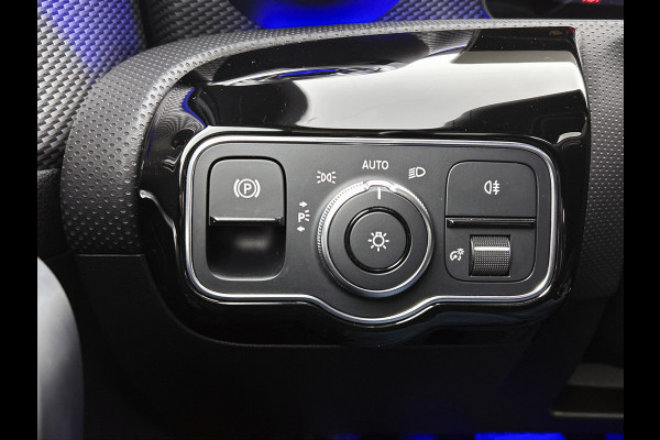 Mercedes-Benz A-Klasse 200 Business Solution Luxury(NL-auto, Dealer OnderH, Panorama, SfeerV, Elect Stoelen, StoelV, Camera, Etc