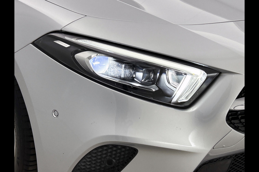 Mercedes-Benz A-Klasse 200 Business Solution Luxury(NL-auto, Dealer OnderH, Panorama, SfeerV, Elect Stoelen, StoelV, Camera, Etc