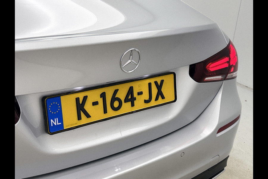 Mercedes-Benz A-Klasse 200 Business Solution Luxury(NL-auto, Dealer OnderH, Panorama, SfeerV, Elect Stoelen, StoelV, Camera, Etc