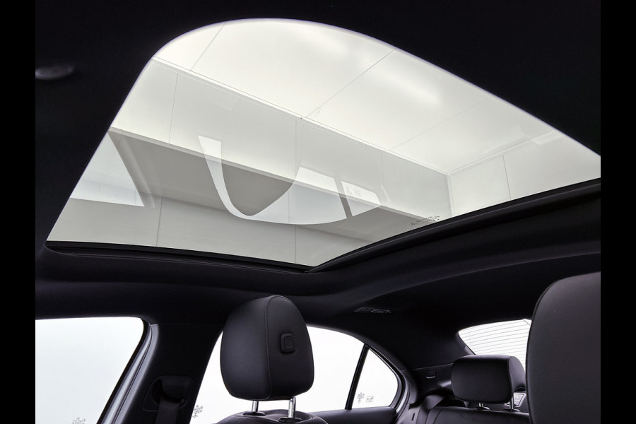 Mercedes-Benz A-Klasse 200 Business Solution Luxury(NL-auto, Dealer OnderH, Panorama, SfeerV, Elect Stoelen, StoelV, Camera, Etc