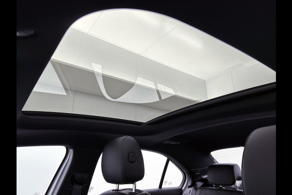 Mercedes-Benz A-Klasse 200 Business Solution Luxury(NL-auto, Dealer OnderH, Panorama, SfeerV, Elect Stoelen, StoelV, Camera, Etc