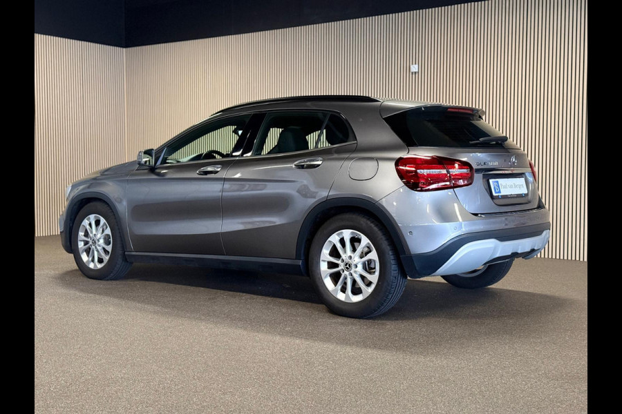 Mercedes-Benz GLA 180 Ambition-TREKHAAK-CAMERA-STOELVERWARMING-ORIG NL-LAGE KMSTAND-NAP