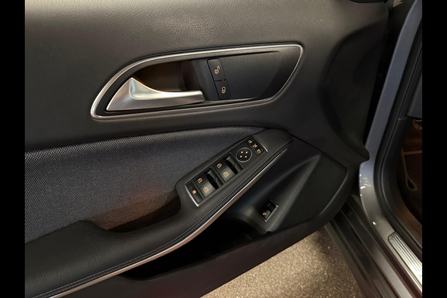 Mercedes-Benz GLA 180 Ambition-TREKHAAK-CAMERA-STOELVERWARMING-ORIG NL-LAGE KMSTAND-NAP