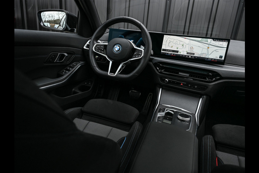 BMW 3 Serie Touring 330e xDrive M sport Accu 19,5kWh | Trekhaak | Panorama dak | Active Cruise  | Camera  | Ambiance interieur