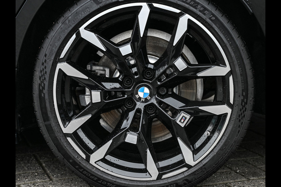 BMW 3 Serie Touring 330e xDrive M sport Accu 19,5kWh | Trekhaak | Panorama dak | Active Cruise  | Camera  | Ambiance interieur
