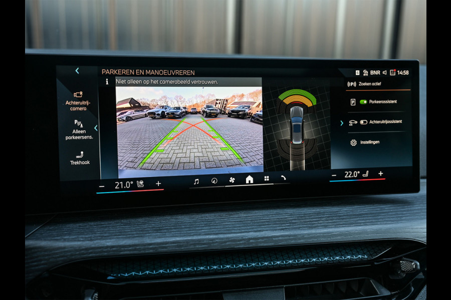 BMW 3 Serie Touring 330e xDrive M sport Accu 19,5kWh | Trekhaak | Panorama dak | Active Cruise  | Camera  | Ambiance interieur