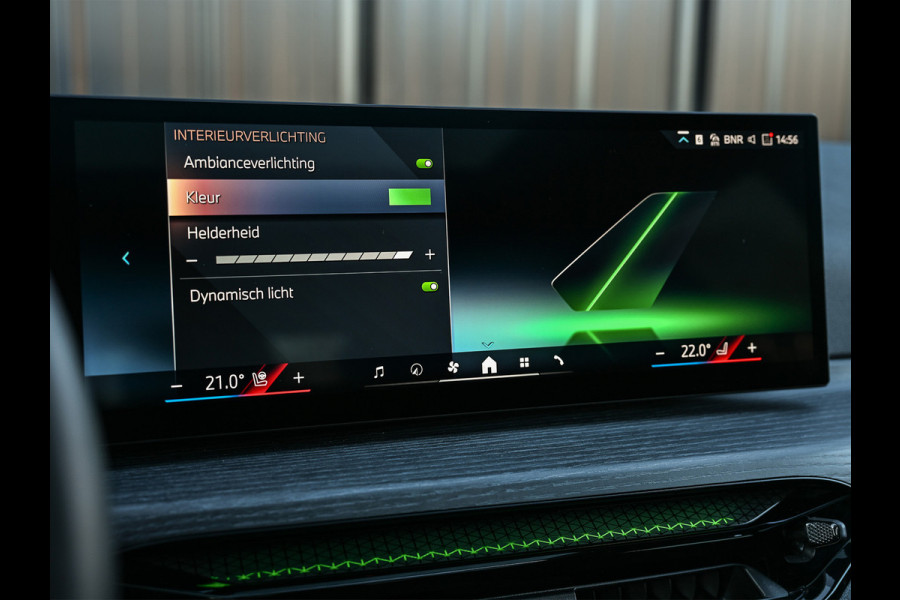 BMW 3 Serie Touring 330e xDrive M sport Accu 19,5kWh | Trekhaak | Panorama dak | Active Cruise  | Camera  | Ambiance interieur