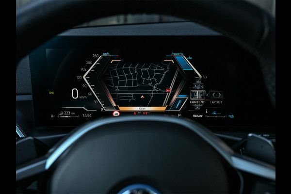 BMW 3 Serie Touring 330e xDrive M sport Accu 19,5kWh | Trekhaak | Panorama dak | Active Cruise  | Camera  | Ambiance interieur