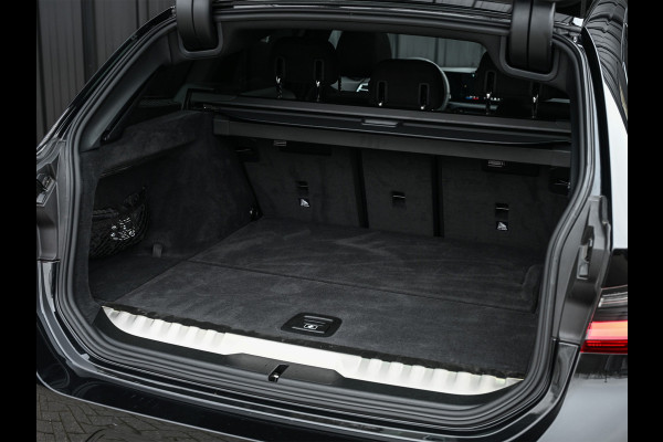 BMW 3 Serie Touring 330e xDrive M sport Accu 19,5kWh | Trekhaak | Panorama dak | Active Cruise  | Camera  | Ambiance interieur