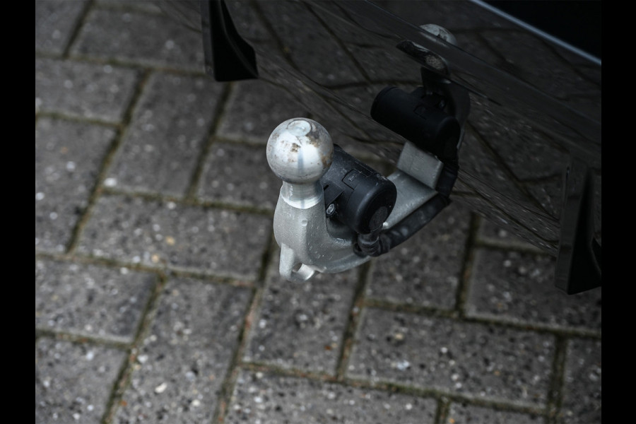 BMW 3 Serie Touring 330e xDrive M sport Accu 19,5kWh | Trekhaak | Panorama dak | Active Cruise  | Camera  | Ambiance interieur