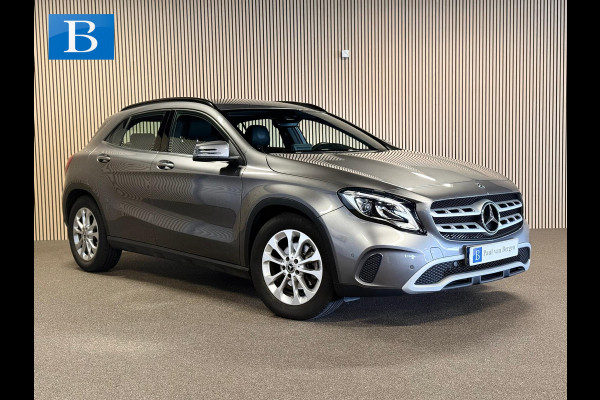 Mercedes-Benz GLA 180 Ambition-TREKHAAK-CAMERA-STOELVERWARMING-ORIG NL-LAGE KMSTAND-NAP
