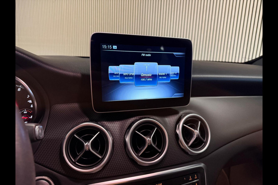 Mercedes-Benz GLA 180 Ambition-TREKHAAK-CAMERA-STOELVERWARMING-ORIG NL-LAGE KMSTAND-NAP