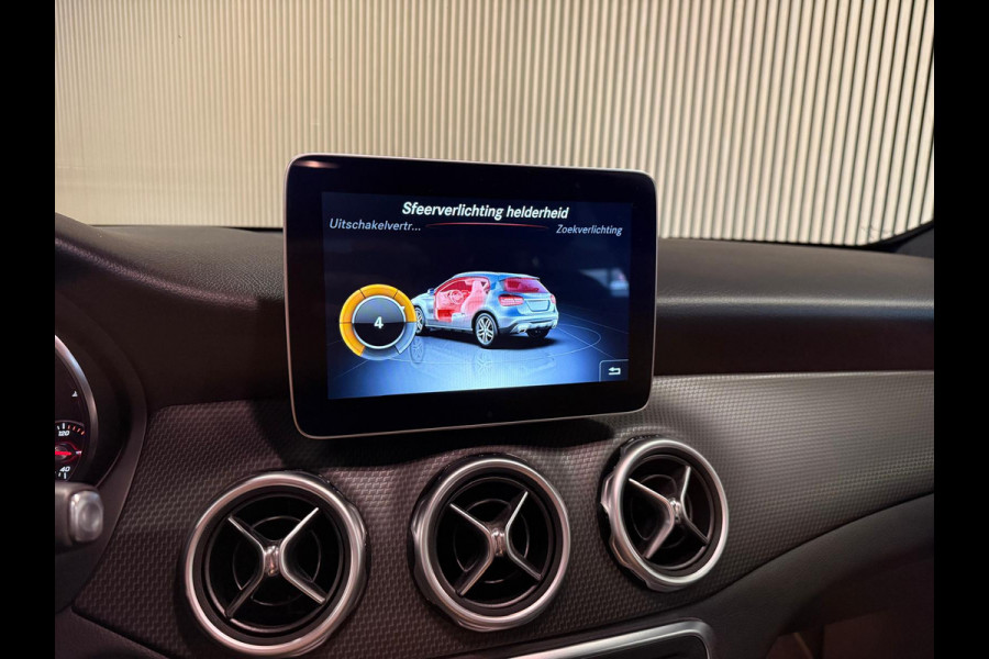 Mercedes-Benz GLA 180 Ambition-TREKHAAK-CAMERA-STOELVERWARMING-ORIG NL-LAGE KMSTAND-NAP