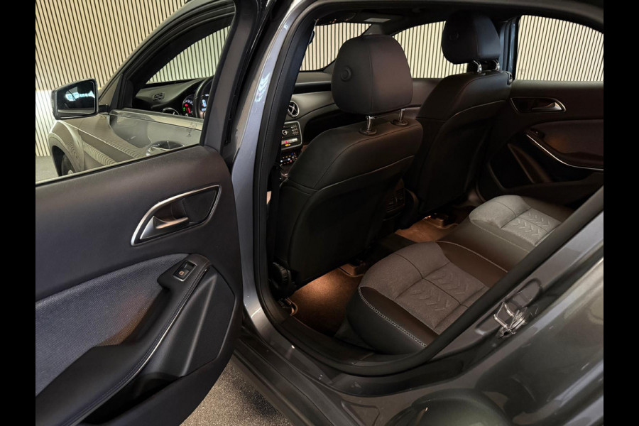 Mercedes-Benz GLA 180 Ambition-TREKHAAK-CAMERA-STOELVERWARMING-ORIG NL-LAGE KMSTAND-NAP