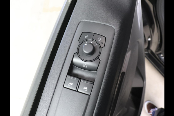 Ford Transit Custom 300 2.0 TDCI L2H1 Trend Nieuw Model Ford Transit Custom 300 2.0 TDCI L2H1 Trend NM Navi Cruise Camera Parkeersensoren Trekhaak