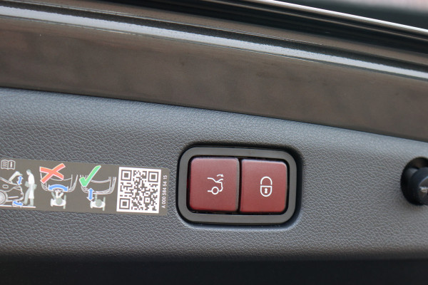 Mercedes-Benz E-Klasse 200 AMG Line | Hyperscreen | Distronic+ | Panoramadak | Stoelventilatie | Burmester | Verwarmd Stuurwiel | Surround Camera | Digital Light | Exclusiefpakket |