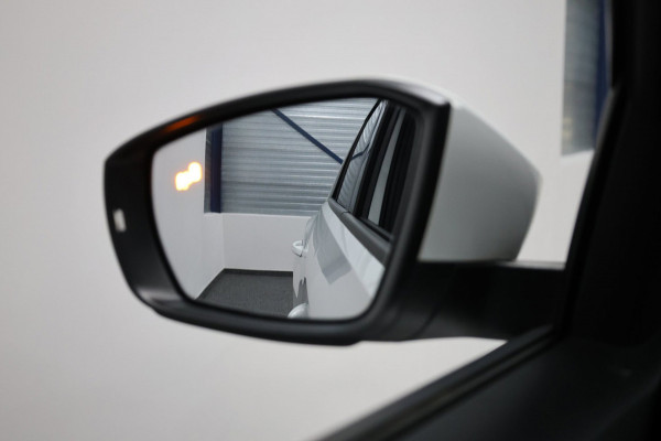 Volkswagen T-Roc 2.0 TSI 4Motion 3x R-line LED/VIRTUAL/PANO/HALF LEDER+S.VERWARMING/19" LMV/CAM/ACC/ECC/12 MND GARANTIE!