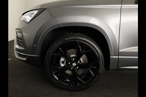 Seat Ateca 1.5 TSI FR Business Intense | Elektr. Panoramisch kanteldak| Velgen 'Exclusive Glossy Black', 19 inch | Kuipstoelen, Dinamica Aurora Blue (suede look) | Verwambare voorstoelen + Stuurwiel | Draadloze Carplay