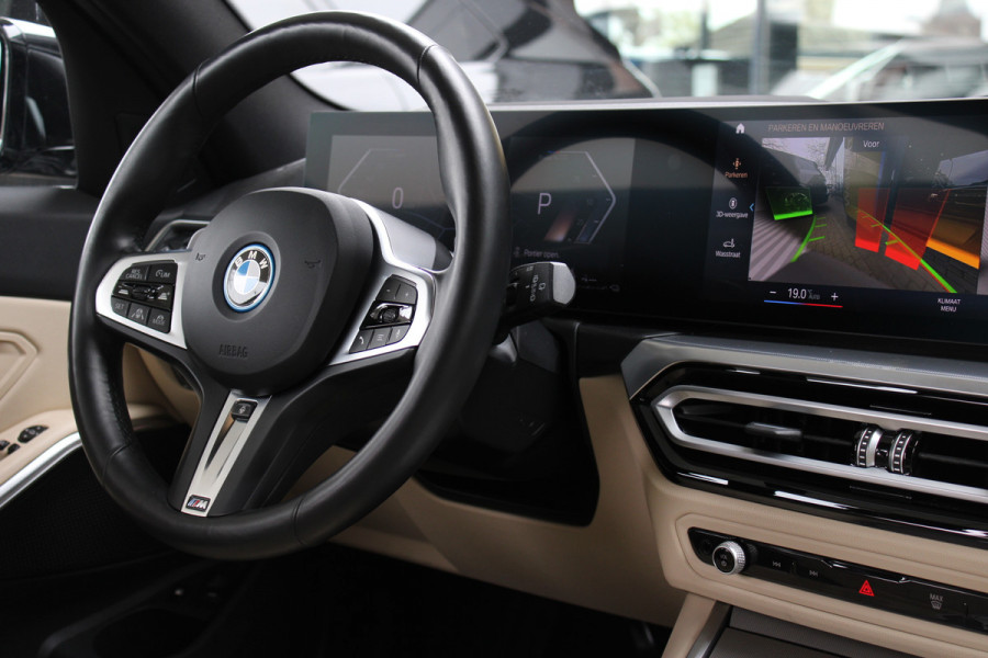 BMW 3 Serie Touring 330e M Sport | SOH 95% | Adaptieve cruise | Leder | 360 Camera | BLIS