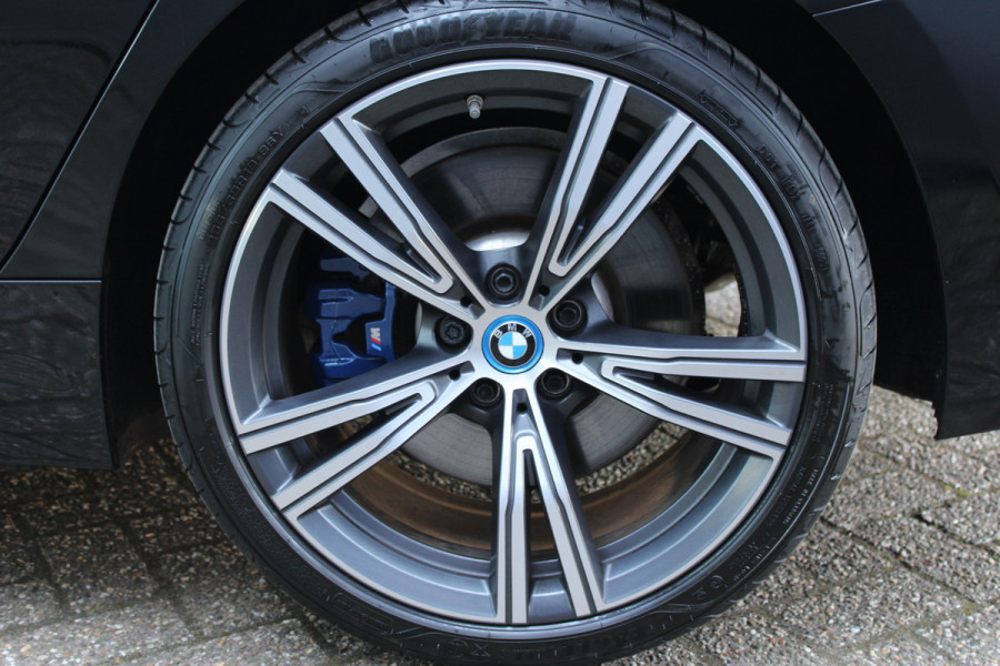BMW 3 Serie Touring 330e M Sport | SOH 95% | Adaptieve cruise | Leder | 360 Camera | BLIS