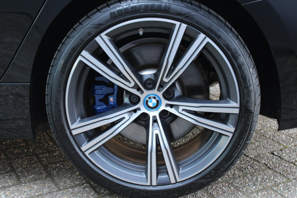 BMW 3 Serie Touring 330e M Sport | SOH 95% | Adaptieve cruise | Leder | 360 Camera | BLIS