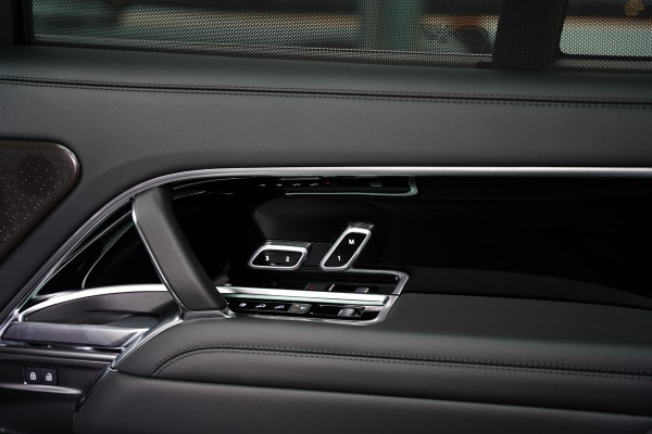 Land Rover Range Rover P530 V 8 Autobiography / MY 2026 / Executive Class Rear Seats