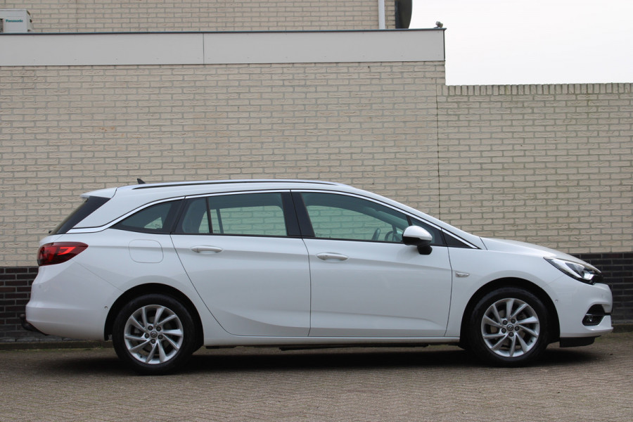 Opel Astra Sports Tourer 1.2 Elegance | Trekhaak | BLIS | Camera | Navigatie | Winterpack