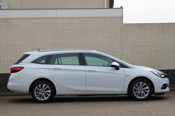Opel Astra Sports Tourer 1.2 Elegance | Trekhaak | BLIS | Camera | Navigatie | Winterpack