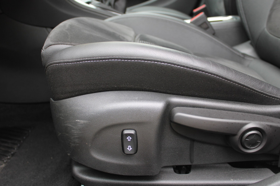 Opel Astra Sports Tourer 1.2 Elegance | Trekhaak | BLIS | Camera | Navigatie | Winterpack